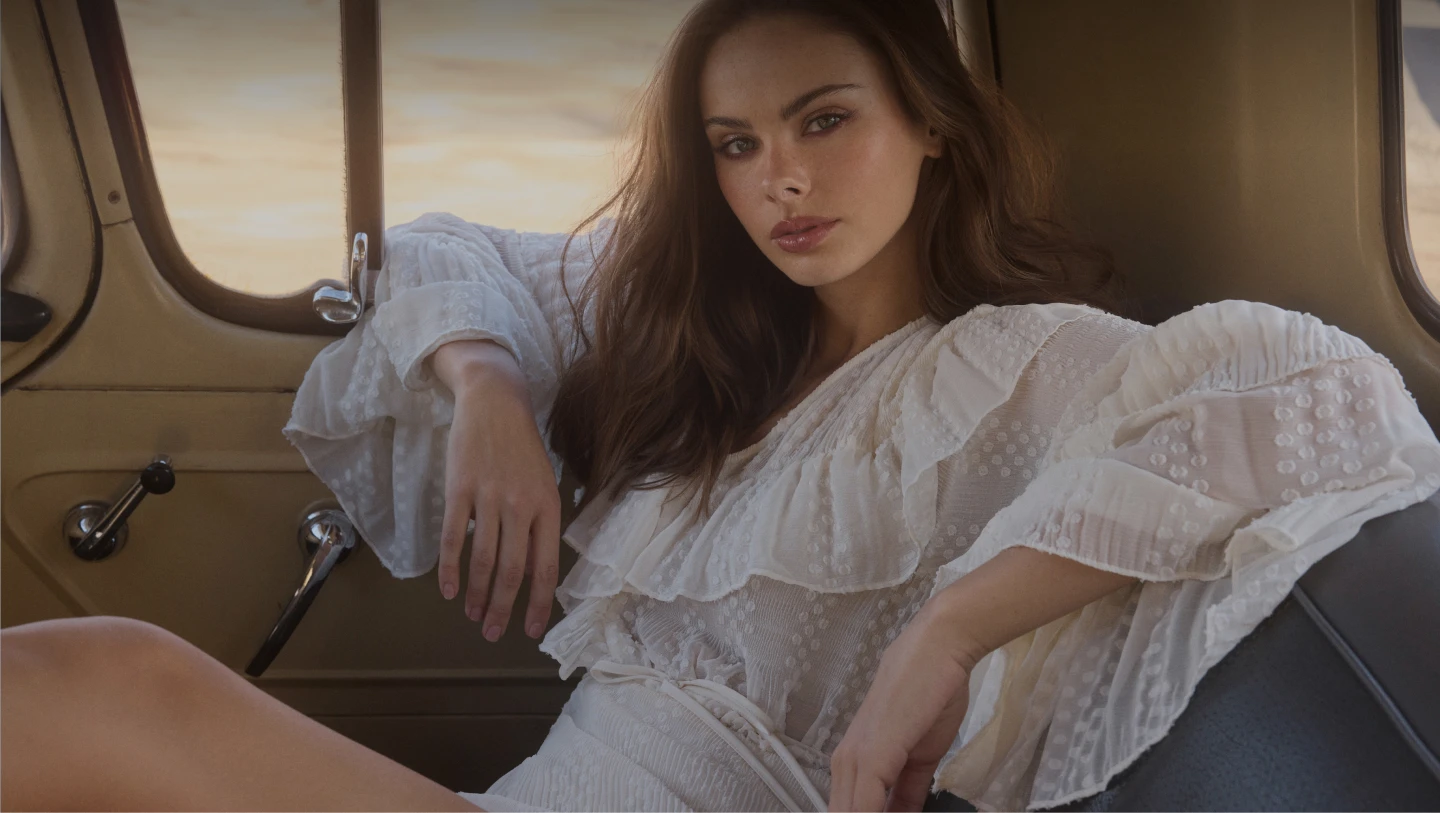 Entre a herança americana e a liberdade do verão: a nova coleção da GUESS